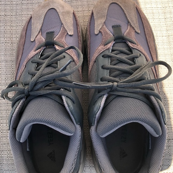 Yeezy 700 MAUVE 💯 - Picture 4 of 6